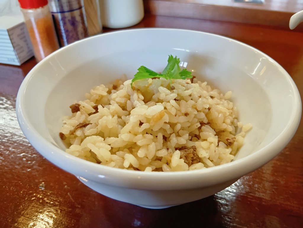 xKmaMOryIKY3Uii's tweet photo. 冷たい塩そば
チャーシュー増し
出汁ごはん(小)

曇りながら湿気のある暑さ.
こんな日も冷たい拉麺が心地良い.
出汁ご飯は即席肉丼からの冷製ｼﾞｭﾚ茶漬け風に😋
噂の裏の醤油版もチャンスがあればいただいてみたいものだ😄

拉麺 芳 上田市真田 https://t.co/WG4WmvvOni