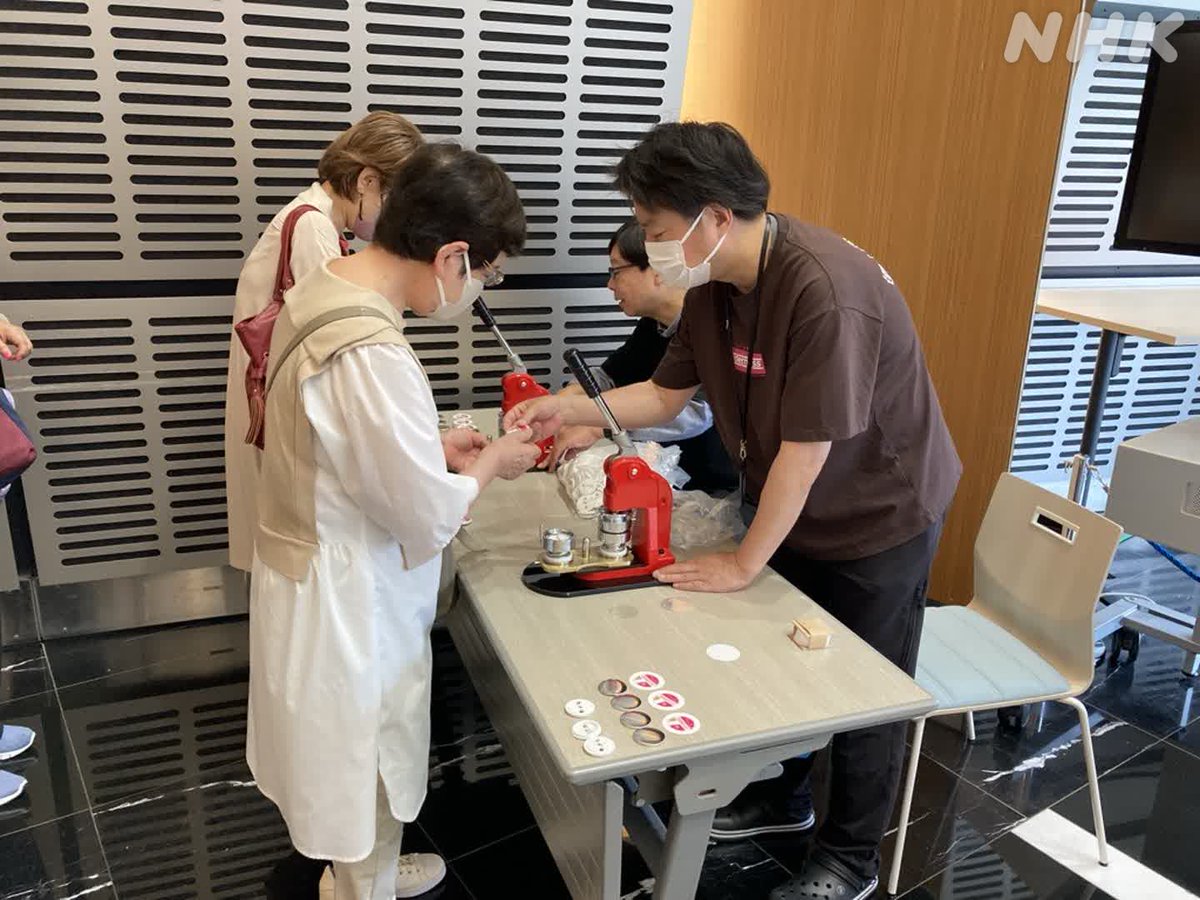 nhk_kitakyu's tweet photo. ドラマ10 ＃コンビニ兄弟
（主演 ＃中島健人 さん）

展示会in北九州　雨にも負けず
元気に”臨時営業”中！

雨の中、多くの方にご来店いただき
ありがとうございます！
どうぞ、お気をつけて

本日は16時閉店っちゃ♪

 https://t.co/HUHHcFkIer https://t.co/N8smUdjuqj