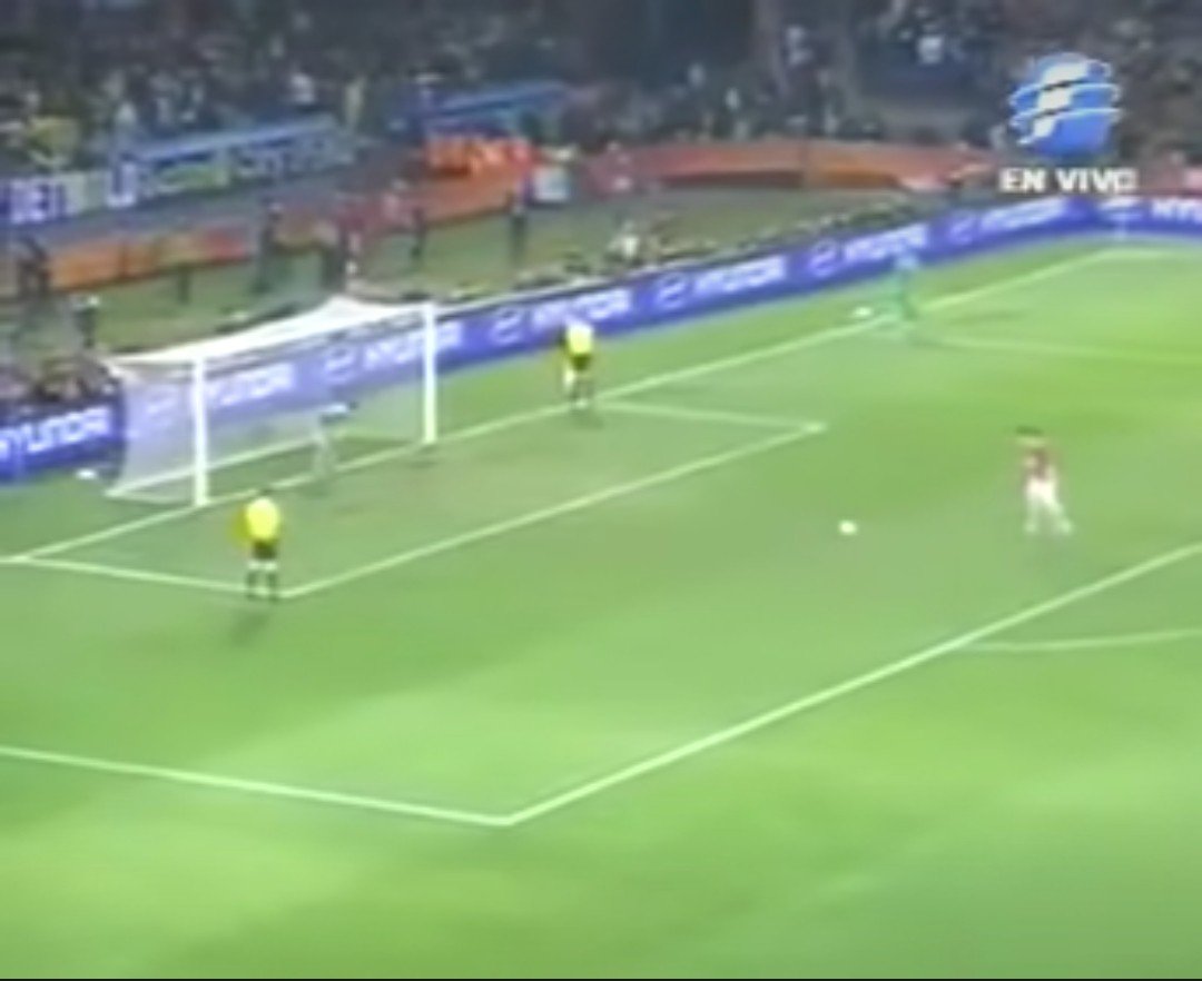 PollismoPostin's tweet photo. Salvador Hicar gritando el gol de Paraguay *

La jugada que mostraban en GEN en ese momento: https://t.co/NWdyXTRsKM