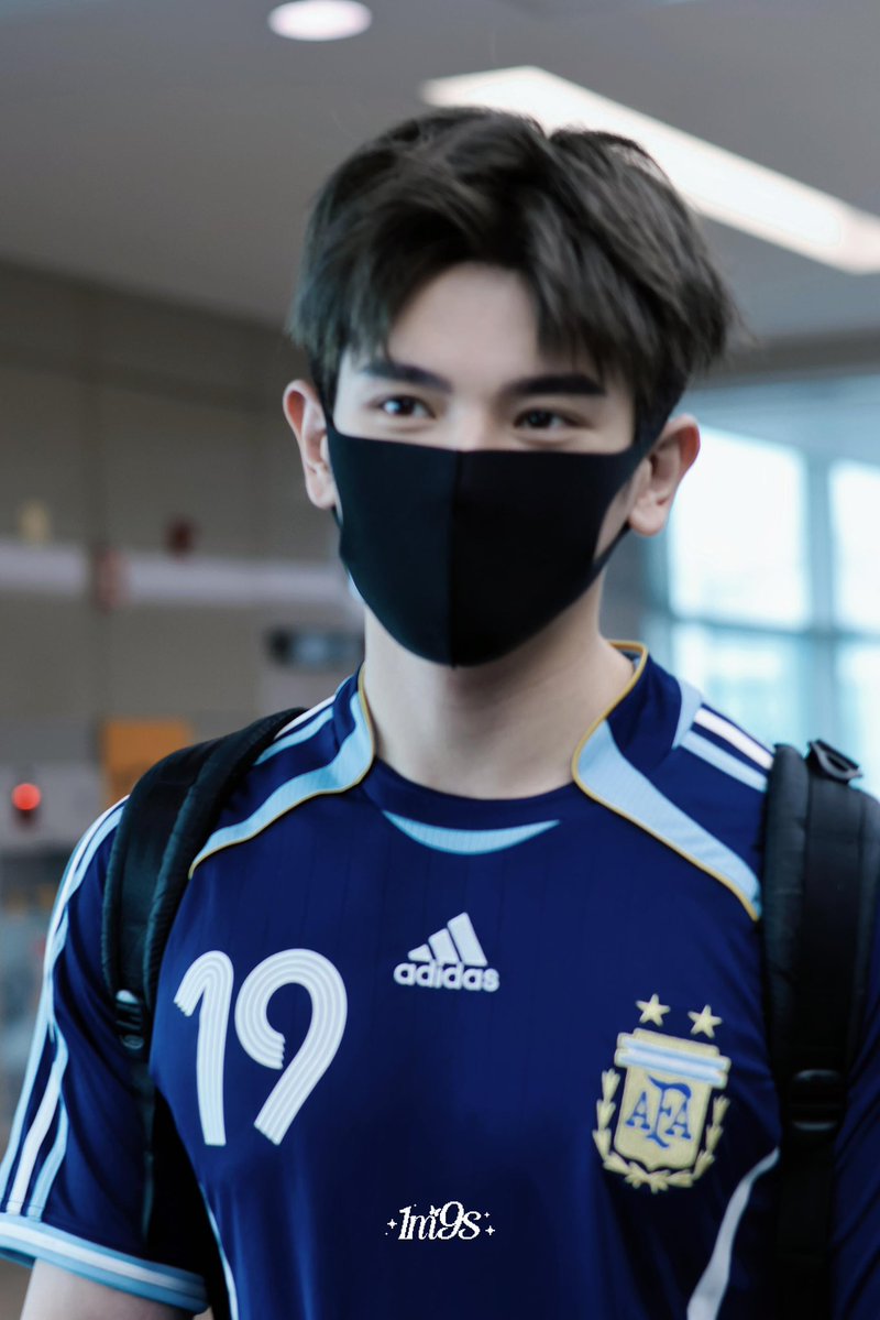 yxaohyi's tweet photo. 어어 얘들아 야오치님 진짜 인천 국제 공항 도착하셨단다 응응 한국이시래 같은 땅 밟고 있어 https://t.co/sNVGRrKvwA