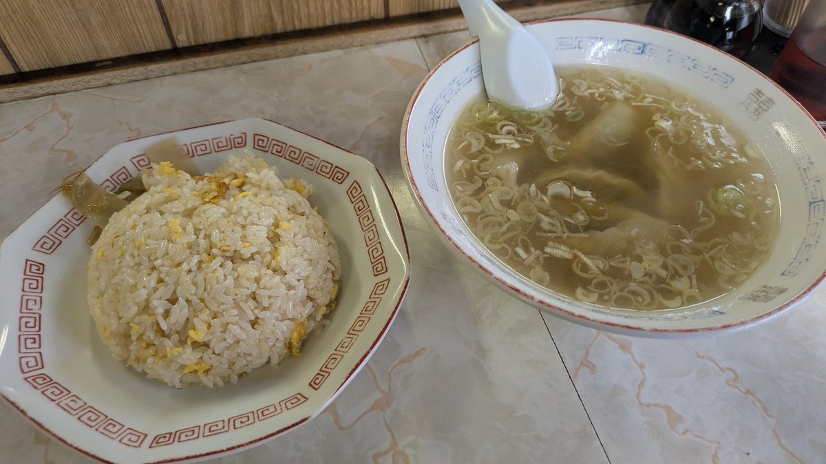 hirokunyama's tweet photo. お昼ごはんは、網走の呼人でチャーハンと水餃子 https://t.co/PHm6ajLGWX