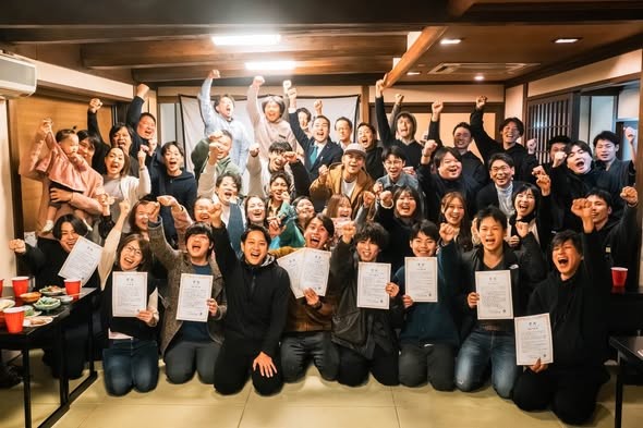 toyama_kominka's tweet photo. コミュニティは、人数ではなく、
挑戦した人の数で見た方がいいと思う。
100人が集まっても、
何も始まらなければ交流会で終わる。
10人でも、そこから仕事が生まれたり、
誰かの夢が動き出したりすれば、地域は変わる。
集めることより、始められる環境を作りたい。 https://t.co/cdEYQKaLrs