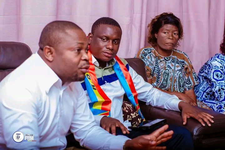 kanku_abra4225's tweet photo. 🚨🚨🚨 URGENT 🚨 💥 🚨
LA FONDATION BARAMPANA MUTOMBO (FBM) RÉAFFIRME SON ENGAGEMENT EN FAVEUR DES PERSONNES VULNÉRABLES.
Dans le cadre de sa mission sociale et humanitaire, la Fondation Barampana Mutombo (FBM) a achevé avec succès l'accompagnement de Déborah, jeune femme victime de violences sexuelles à Kolwezi.
Durant plusieurs mois, la bénéficiaire et sa famille ont reçu un soutien multidimensionnel comprenant un accompagnement psychosocial, une assistance médicale ainsi qu'un appui matériel adapté à leurs besoins. Cette action, portée par la vision humanitaire de l'Honorable Andy Barampana Mutombo et coordonnée par M. Billy Kahilu, a contribué à restaurer l'espoir et à renforcer les perspectives d'avenir de la bénéficiaire.
Pour consolider cette réinsertion sociale, la Fondation a également mis à la disposition de Déborah et de sa famille un appui financier conséquent ainsi qu'une solution de logement, leur permettant d'envisager l'avenir avec davantage de sérénité et d'autonomie.
À travers cette action, la Fondation Barampana Mutombo réaffirme sa détermination à promouvoir la dignité humaine, la protection des personnes vulnérables et le renforcement de la cohésion sociale au sein de la communauté.
La solidarité n'est pas seulement une valeur, elle est un engagement concret au service du bien-être collectif.
#FondationBarampanaMutombo
#AndyBarampanaMutombo
#Solidarité
#ProtectionDesVulnérables
#RDC🇨🇩
#Lualaba