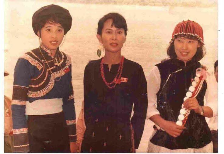 htartha76128693's tweet photo. ခံယူချက်တွေမတူရင်နေပါစေ
လူမှန်ရင် ကိုယ်ချင်းစာတရားတော့ရှိပေး😔
🌹81 🌹
#ဒေါ်အောင်ဆန်းစုကြည်
#foryoupage
#June19th
#AungSanSuuKyi
#FreeAungSanSuuKyi
#crdphoto https://t.co/vriQ0BcuIA