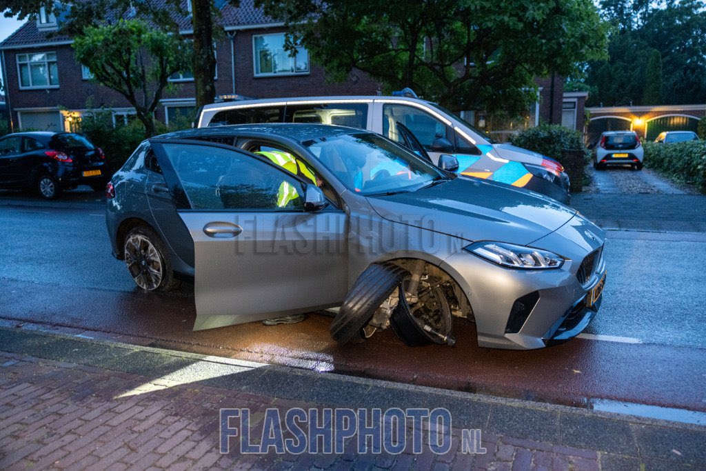 Auto crasht na achtervolging
