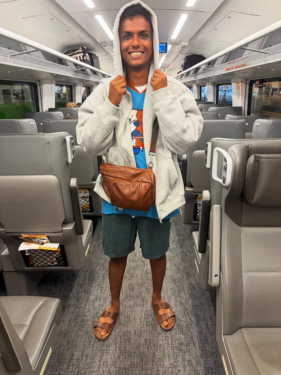 HanomanMarc's tweet photo. 🚆 25 years around the sun.

Celebrating a milestone birthday, a Seneca graduation, and a weekend getaway with the people who’ve been there from the beginning.

Stratford, here we come. 🎂🎓 https://t.co/hXVHLwmlEy