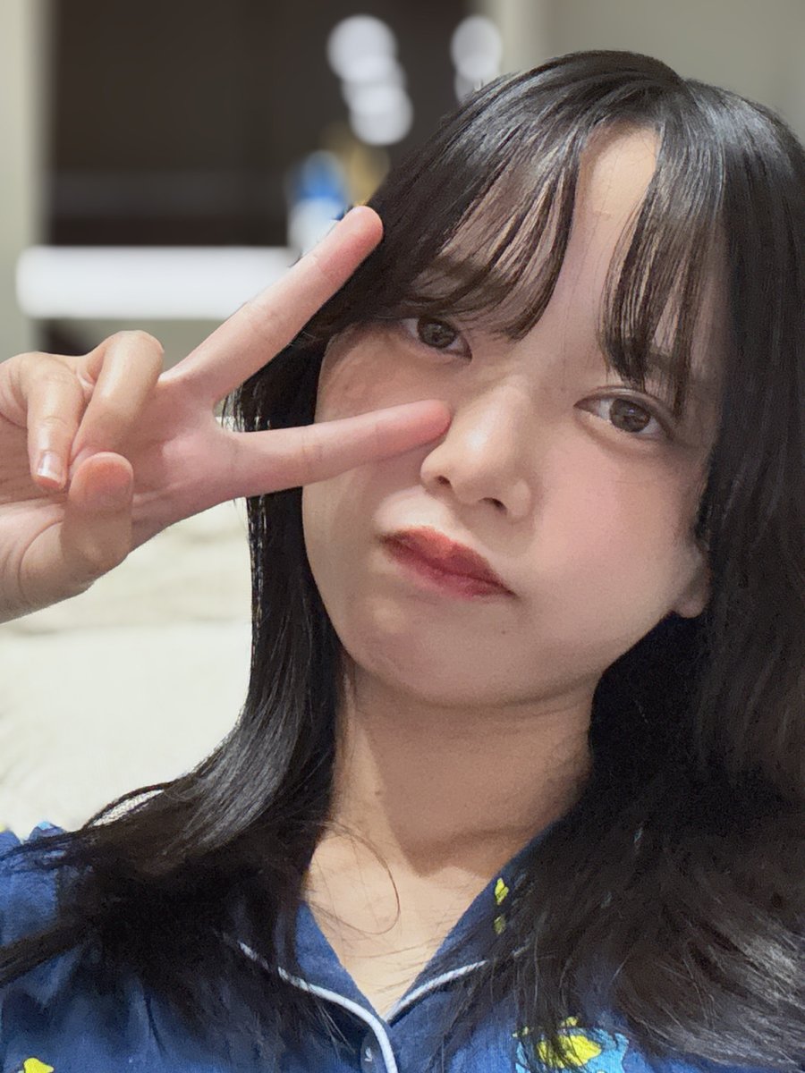 hinatazaka46's tweet photo. 【ブログ更新☀️ 山口陽世】 ( ¨̮ )>≡私は月とか星が好きなようです。気づいたらそういうアクセサリー多めでした。星、月、太陽に目がいってしまう。 https://t.co/yz2a5dMLKl #日向坂46 #山口陽世 https://t.co/amigQESv3P