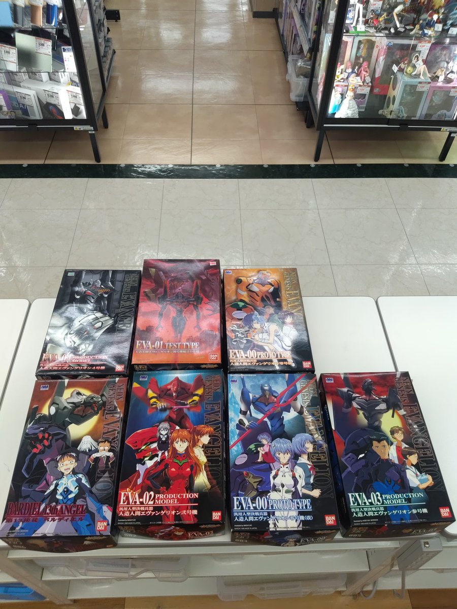hobbyoffozone's tweet photo. 「あなたは捨てないわ、私が買い取るもの」

本日エヴァンゲリオンのプラモデル入荷致しました！
是非ご覧くださいませ😊

#ホビーオフ　#ハードオフ　#エヴァンゲリオン　#みんな買いに来てね https://t.co/bTOrZxgeR5