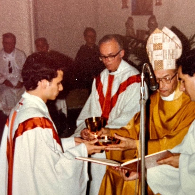 FatherCapo's tweet photo. Happy 44th Anniversary of priestly Ordination to Pope Leo XIV! Ad multos annos! Let us pray for the Holy Father: May the Lord preserve him, and give him life, and make him blessed upon the earth, and deliver him not up to the will of his enemies. Amen. https://t.co/MMo3fAEjxB