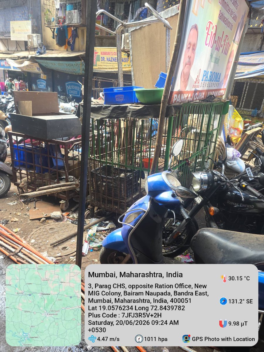 PawarRadika's tweet photo. 🚨 Illegal encroachment alert in Ward 96, Bandra East.
Public footpath &amp; road space occupied with goat/hen cages, scrap, debris and illegal structures, causing obstruction, sanitation &amp; safety concerns.
Kindly take immediate action.
@mybmc @mybmcWardHE @MumbaiPolice
#BandraEast https://t.co/N1ucfYeZBi