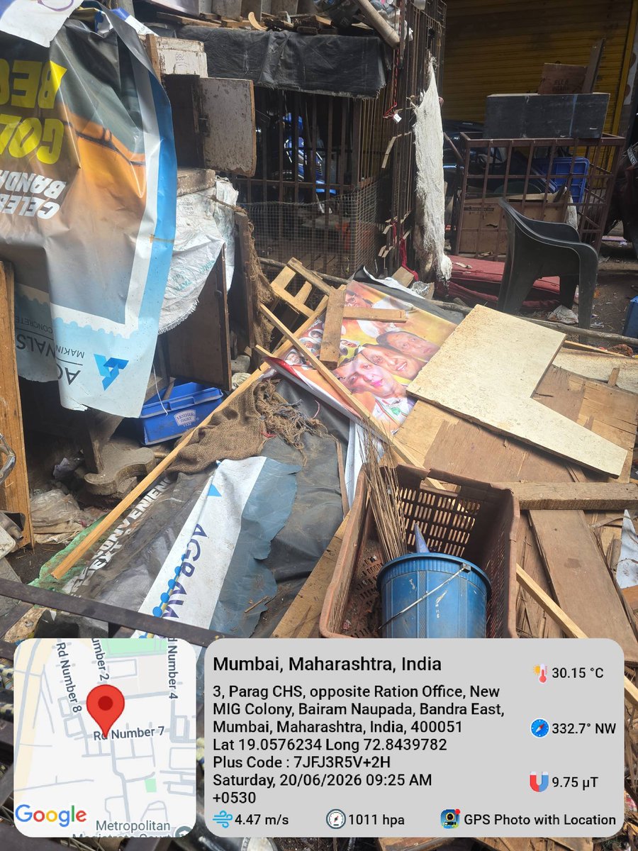 PawarRadika's tweet photo. 🚨 Illegal encroachment alert in Ward 96, Bandra East.
Public footpath &amp; road space occupied with goat/hen cages, scrap, debris and illegal structures, causing obstruction, sanitation &amp; safety concerns.
Kindly take immediate action.
@mybmc @mybmcWardHE @MumbaiPolice
#BandraEast https://t.co/N1ucfYeZBi