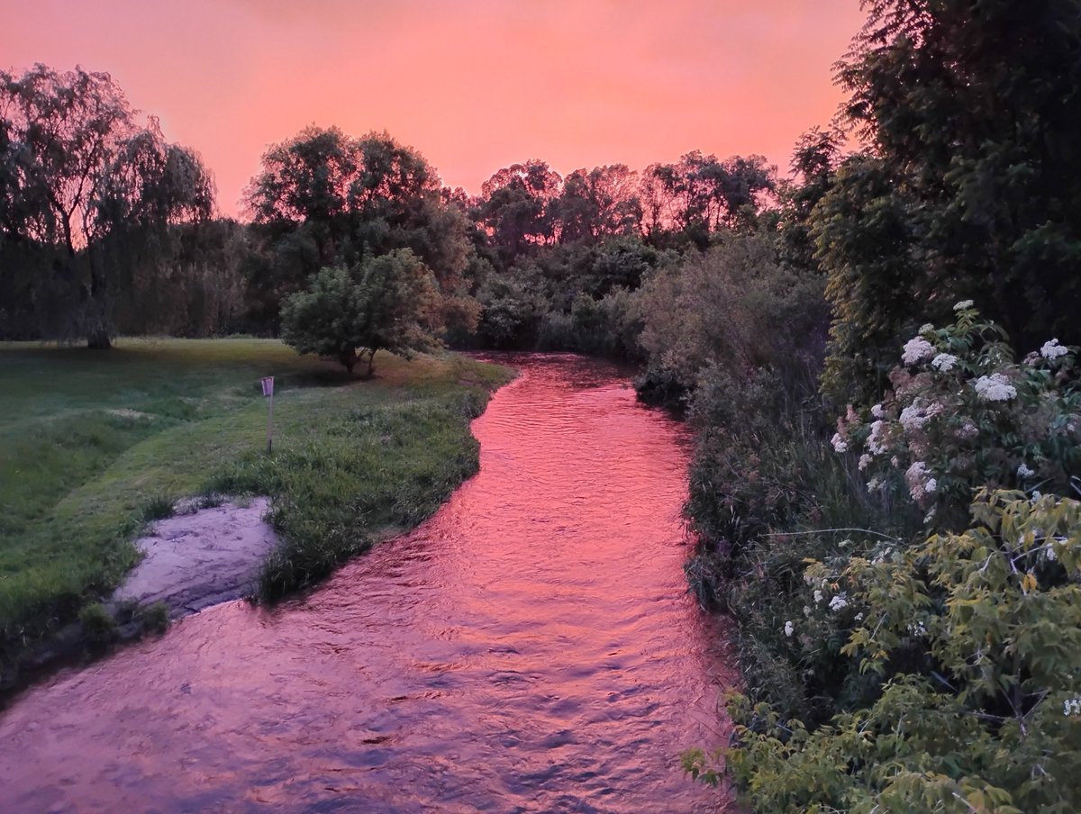 BenFoshager's tweet photo. Nice sunset over a creek https://t.co/XKIHZ7n5Zy