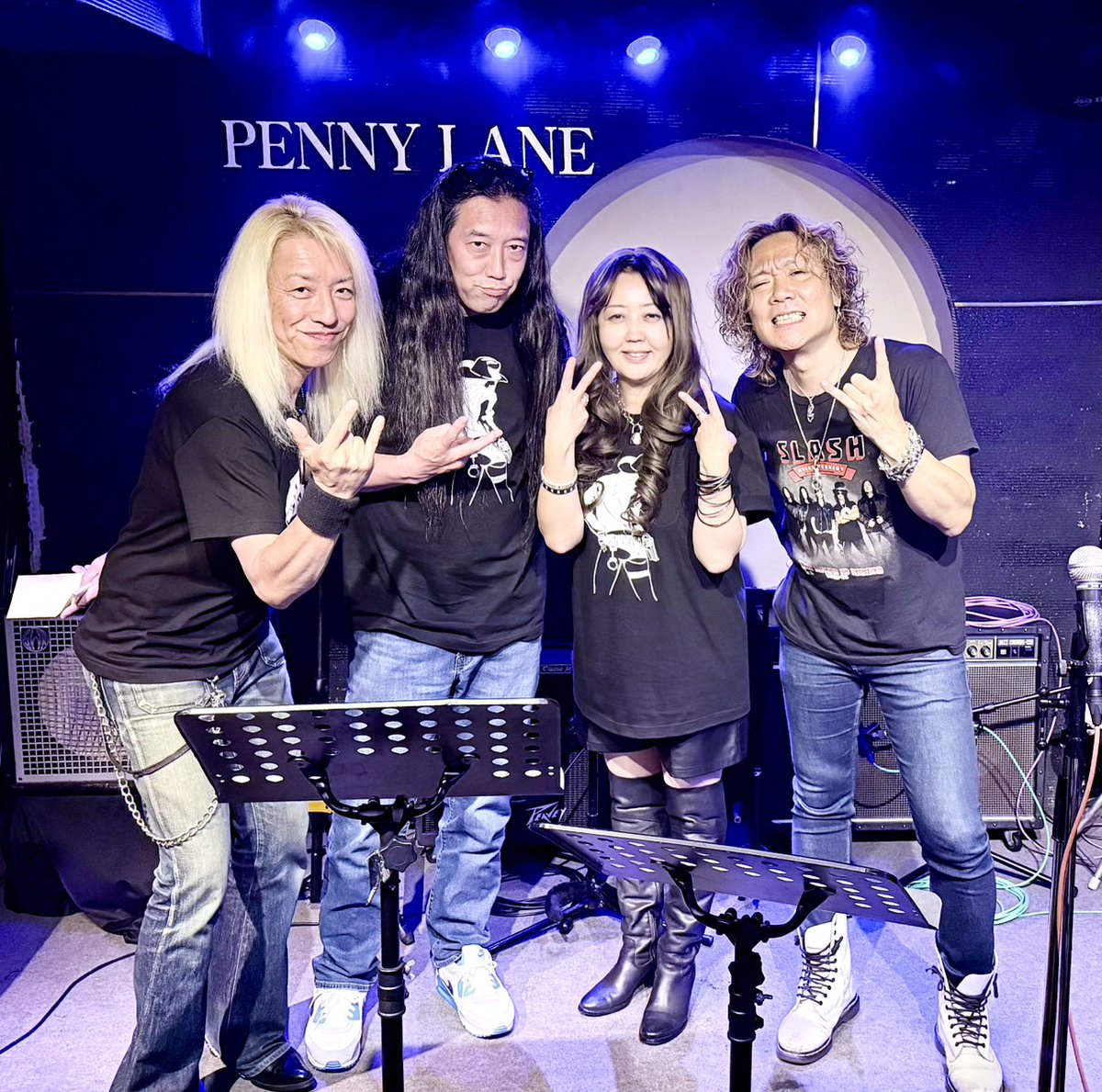 kodebirukucha's tweet photo. 改めて昨日のPENNY LANEでの
「Riding on the Time machine」
ご来場の皆様はじめ配信ご覧の皆様、投げ銭投げdrinkくれた方々、リョウちゃんアズさん、そして相方のTAKE4、ペニーレーン、全ての方々に感謝✨TAKE4と久々に二人でやれたし、アズさんスゴいし、リョウちゃんのお祝いも出来て良かった👍✨ https://t.co/k51zeKuDaw