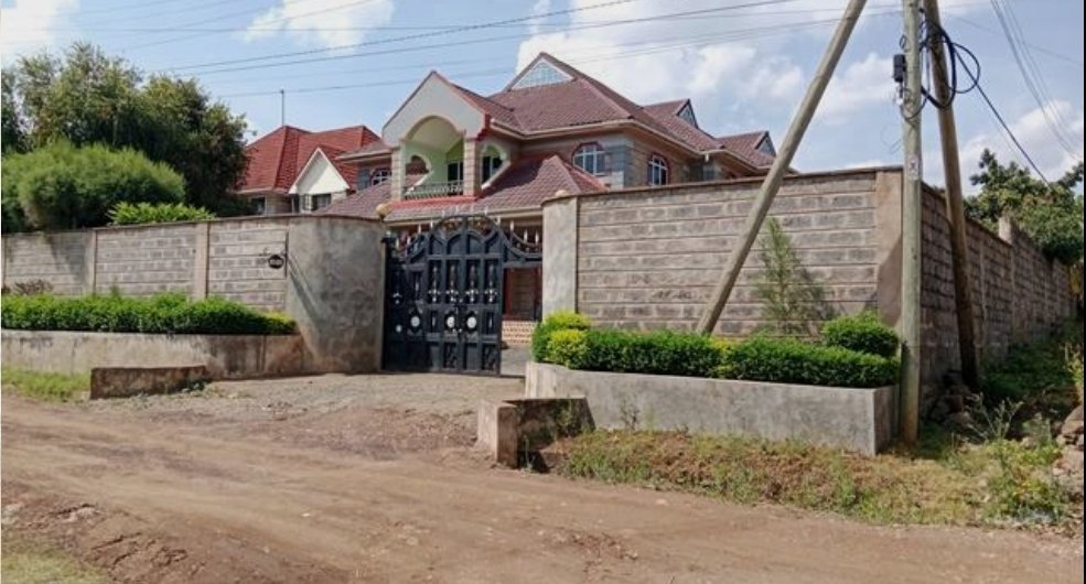 k_auctioncenter's tweet photo. 🚨🏡 MEMBLEY MANSION DEAL! 🏡🚨

✨ 5 Bedroom Mansion + SQ 📍 Membley Estate, Ruiru 🌳 Approx. ¼ Acre 🔒 Prime &amp; Secure Neighborhood

💰 Only Ksh 25 Million

A rare opportunity to own a spacious executive home in one of Ruiru's most desirable estates.

📞 Call: 0726569501 https://t.co/ZN4JK7PPvk