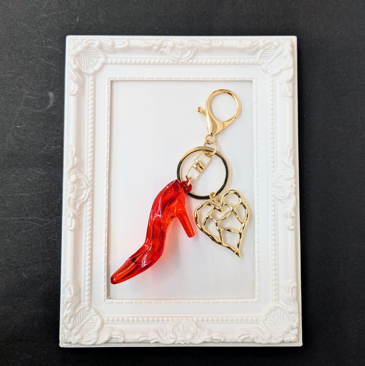 BeadsParts's tweet photo. こんにちは☔
Beads&amp;Parts浅草橋店です😊

ハイヒールのアクリルチャームが入荷しております👠

大きめで存在感のあるチャームです♪

キーホルダーなどの制作にいかがでしょうか？

本日も18時まで営業しております♪
皆様のご来店お待ちしてます👋 https://t.co/g2MZ9SQX2H