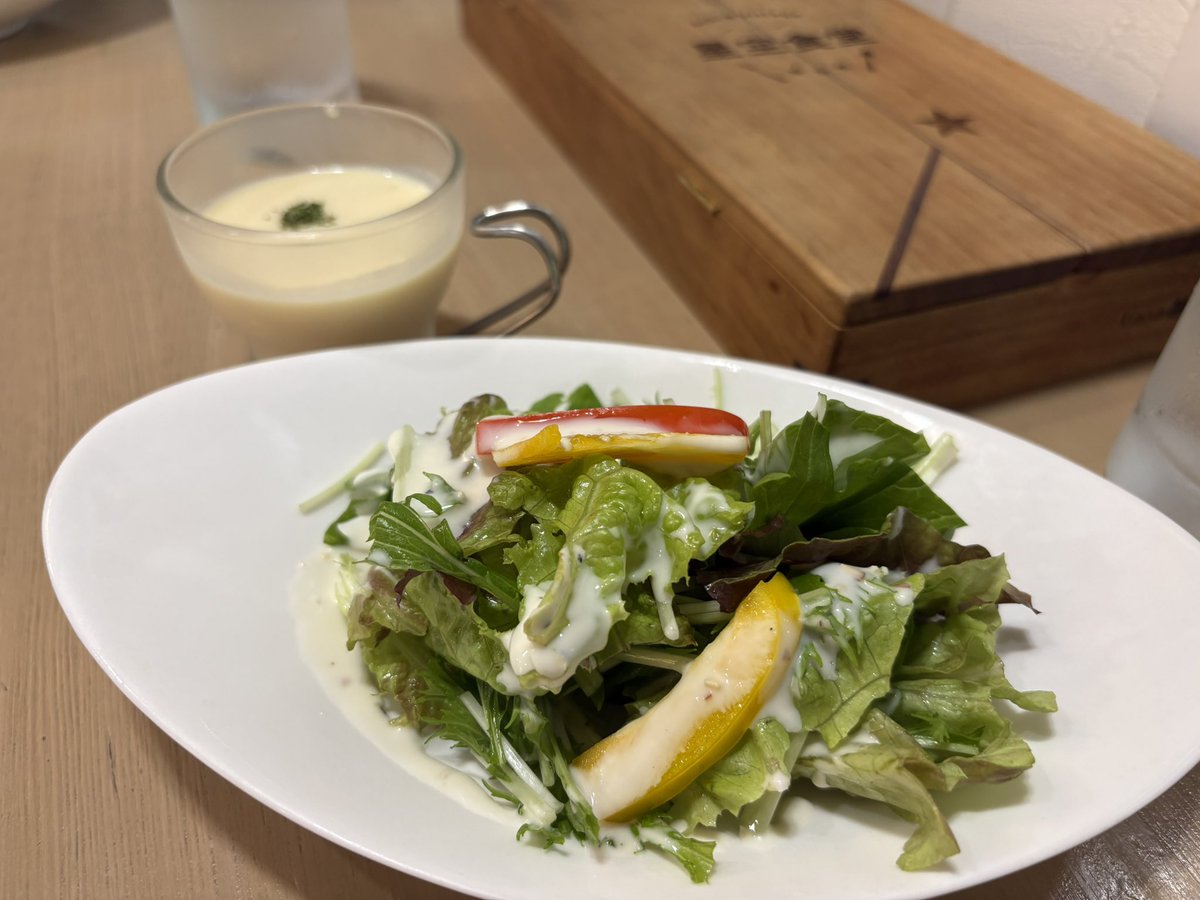 hsifyllejwar's tweet photo. わあい信州産牛ペッパーライス＆阿智村トマトマルゲリータ https://t.co/ye90XtMTqZ