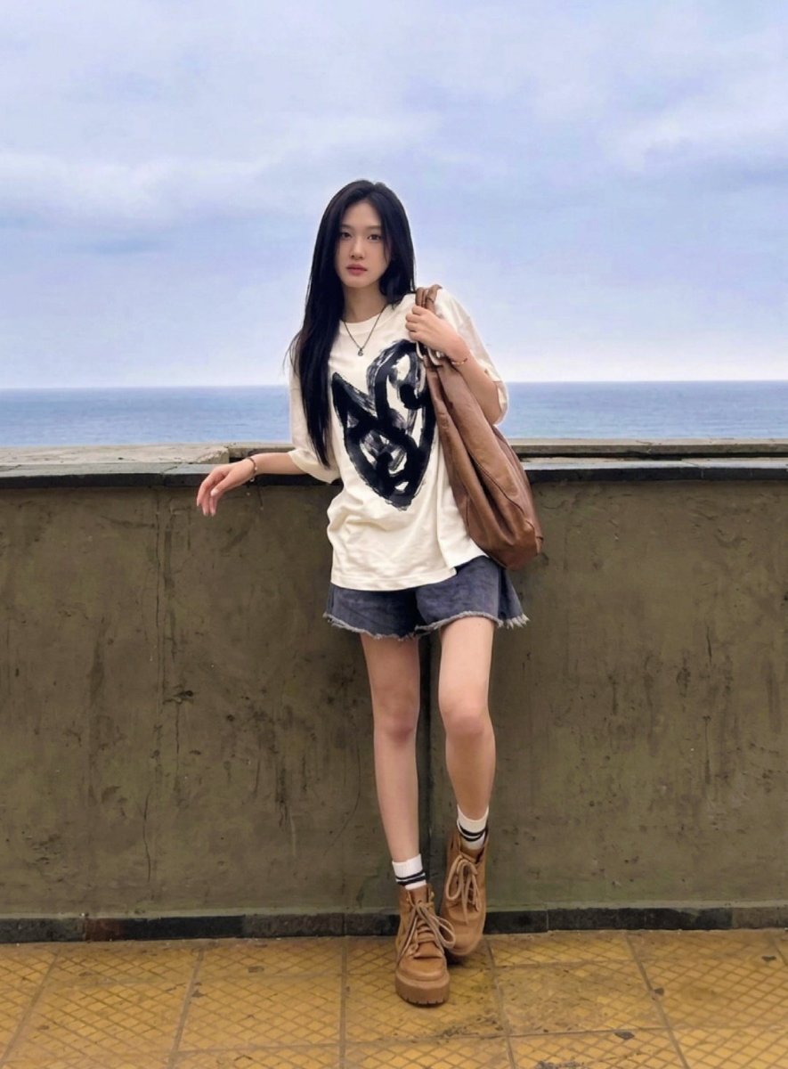 FAYE512222's tweet photo. เค้าบอกว่าคนเราจะถ่ายรูปสิ่งที่ชอบออกมาสวยที่สุด... มิน่าล่ะ รูปอะตอมเซ็ตนี้ถึงสวยระยับตาขนาดนี้🤭

#FayePeraya  #AtomPariya 
#FayeAtom https://t.co/c9HdQEzOfW