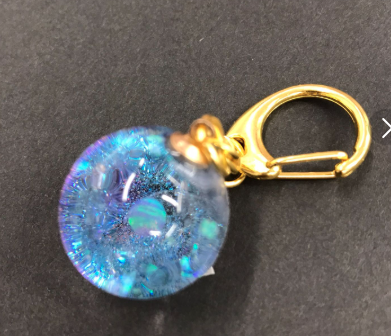 cocorety45's tweet photo. キーホルダー　「輝やく宇宙玉キーホルダー」NO.4478で検索

「夜空を閉じ込めた、輝く宇宙玉。
あなたの鍵に、星の煌めきを。✨」￥2,000 https://t.co/EWeDDbfwkP