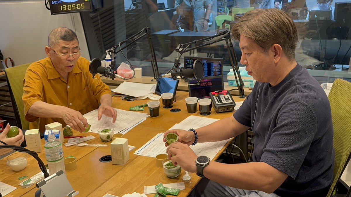naninan1008's tweet photo. ほっと一息🍵💭

ちきりやのお茶をいただきました🙏🏻

今日のお茶は
『 抹茶シェイカー　ちきりや筅（ささら） 』

今日は『 #ちきりや 』の
米内さんとキャミーユさんと一緒に
スタジオで抹茶ラテを作りました💚

#ABCラジオ #なにナン https://t.co/EKc10QHxsm