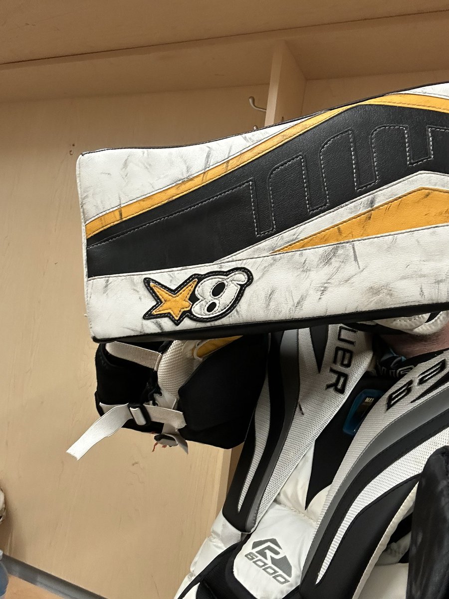 Smellyhockey's tweet photo. The smell of stinky smelly hockey gear is the best. Whether it’s stinky hockey player gear… or stinky hockey goalie gear, I love it. Stinky goalie gear stinks even more than player gear. Here’s me sniffing my goalie glove (blocker) right after a game. Huge turn on for me. 🤤 https://t.co/8bCc9Cfmpd