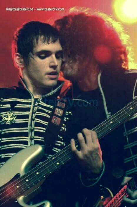 _ctln_'s tweet photo. 🚨🚨🚨 EH PENSADO PENSAMIENTOS PECAMINOSOS..... NECESITO A RAY Y A MIKEY EN UNA CLASE DE GUITARRA QUE SE CONVIERTE EN ANATOMÍA 👉🏻👈🏻😉😉🚨🚨 https://t.co/PEcFBTVQtg