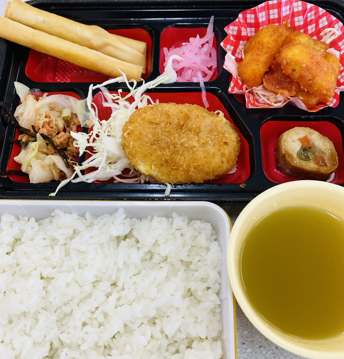 muu57124's tweet photo. 今日の社食は土日の弁当。 https://t.co/b8vyMA72uO