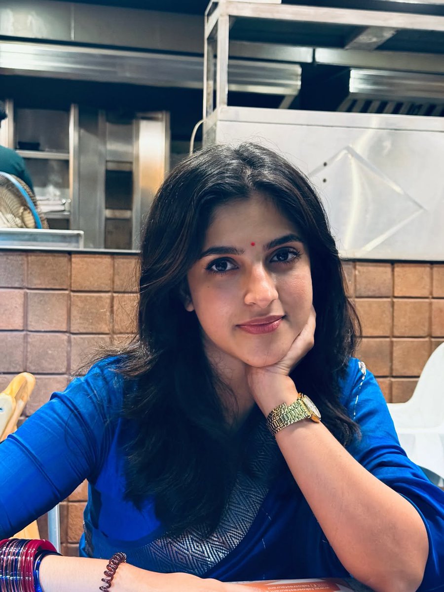 Meenaaxi_'s tweet photo. Saree duties completed ✔️
Earrings retired ✔️
Waiting for food like a reward! https://t.co/Hguui3kqQx