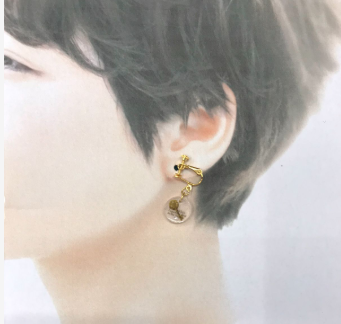 cocorety45's tweet photo. イヤリング　「未来の鍵」　NO.4368で検索

未来の鍵を、耳元に。
新しい扉が開く、金色の希望を纏って。￥900 https://t.co/M4MvSnuY3i