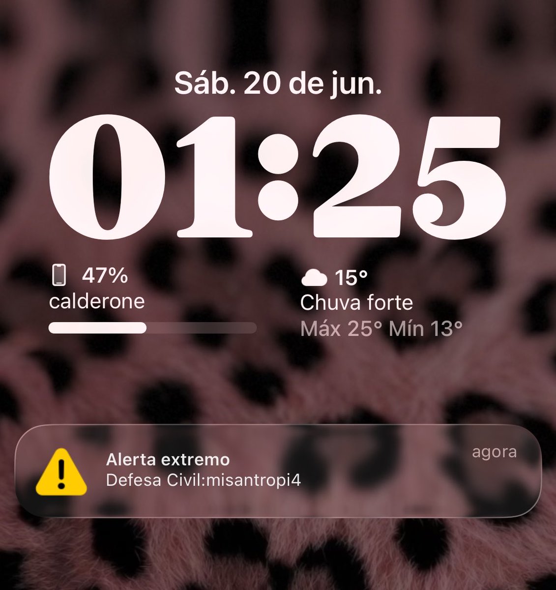excarecuda's tweet photo. que porra de alerta da defesa civil foi esse agr de misantropia??? vsf bagulho apitou mais alto q nunca, quase morri de ataque https://t.co/7SfFmJWuTB