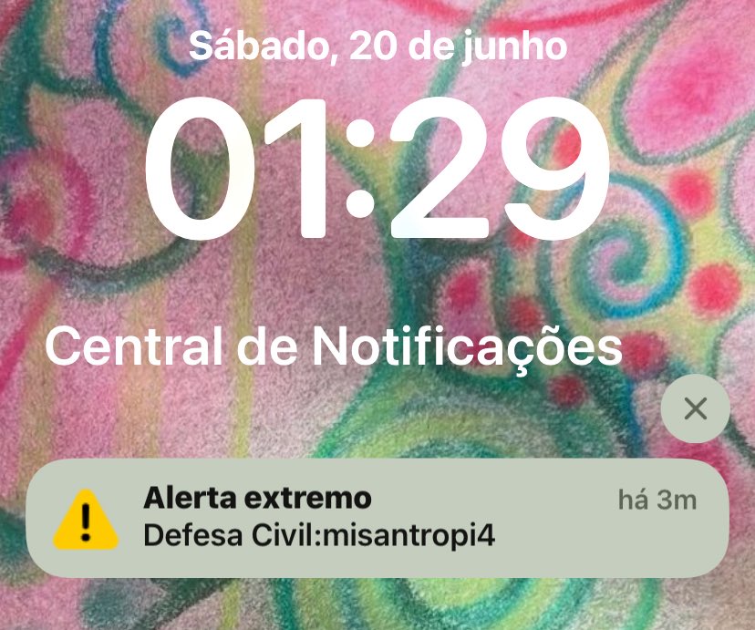 starfishheart's tweet photo. e eu ainda tava de fone quando a porra do alerta tocou 🕊️ https://t.co/wC9klN01Vu