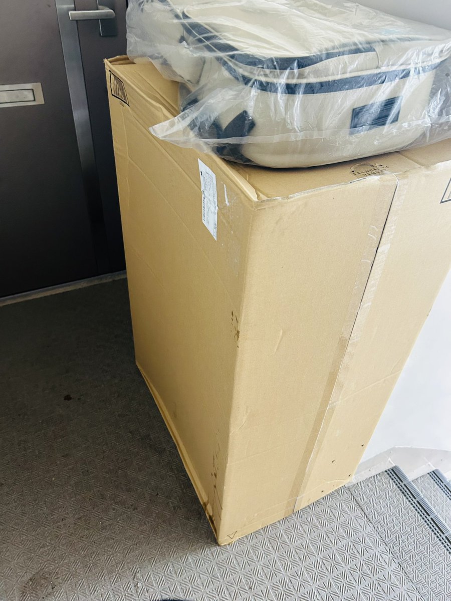 こんなデカいもん 頼んだ覚えがないなと 開けてみたら ラップスチール