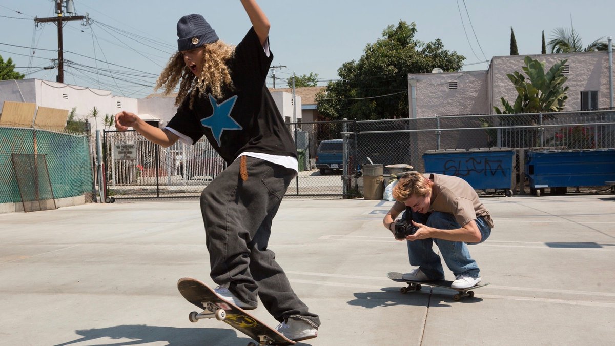 metacritic's tweet photo. Mid90s [66] is now on HBO Max: https://t.co/ESKdoGQSZi #11pmspecial
"(Johan Hill) makes Mid90s resonate with universal poignancy and electric  energy; his kids are the best, messiest kind of real, and they’re  alright." - Leah Greenblatt, Entertainment Weekly https://t.co/xIbQ9G3fpI