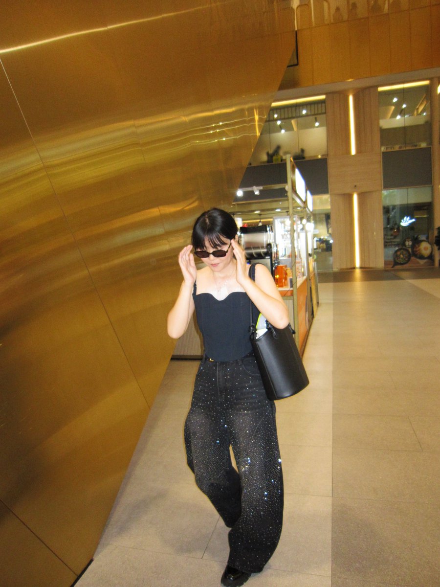 Ccc_kkB's tweet photo. รูปจึ้งมากค้าบบบ น้อนน่ารัก เป็นกันเอง หามุมภาพให้ด้วย เริ่ดๆ เลยย สำหรับใครที่ไปคอนคนเดียว แล้วไม่มีคนถ่ายภาพให้ แนะนำเลยค้าบบบ (เป็นเราเองที่เขินกล้อง  ) 😅 #ออมมมี่รับถ่ายรูป

#THETITANSCONCERT_D1 
#THETITANSCONCERT https://t.co/SWczbryxAB