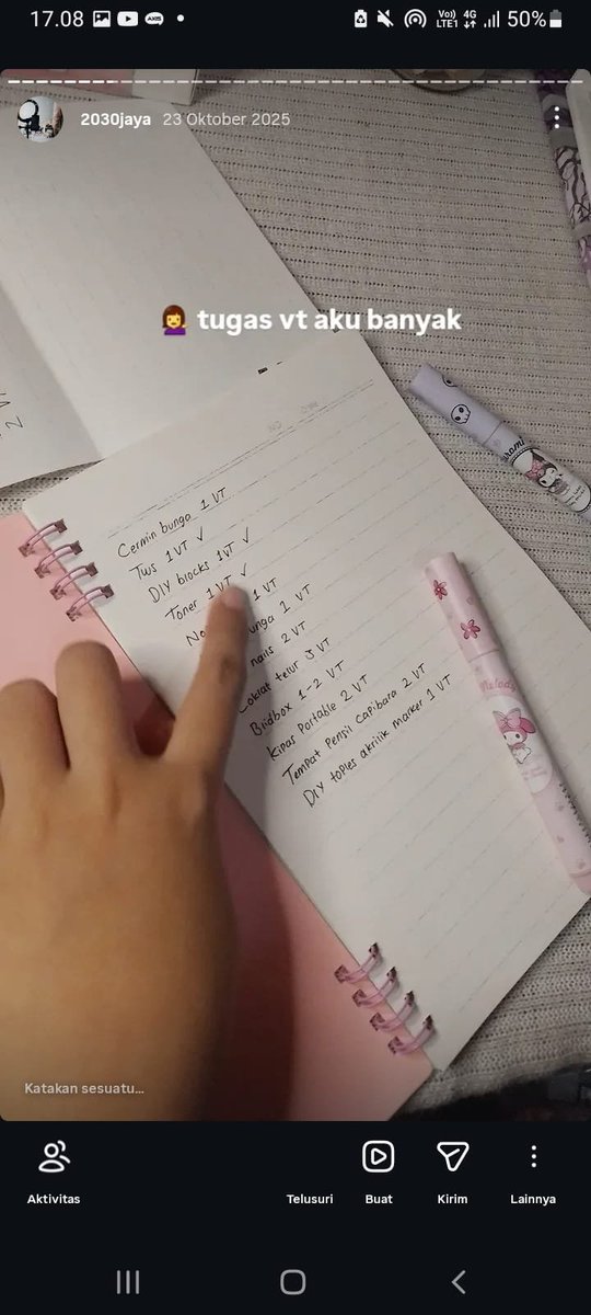peerelek's tweet photo. adekku kelas 1 SMA udah bisa dapet penghasilan dari TikTok & YouTube. sekarang gantian aku yang lagi nyoba cari cuan dari X😭

adekku sekarang kelas 1 SMA, pertengahan 2025  dia iseng bikin konten TikTok. waktu itu kontennya cuma video gameplay game Pazu yang sering dia mainin dan dia nyantumin keranjang kuning di videonya. ternyata dari situ pelan-pelan mulai ada hasilnya. IYA. ada yang co dan otomatis dia dapet komisi. alhamdulillah sampai sekarang masih jalan dan masih menghasilkan.

lanjut masih belum beres