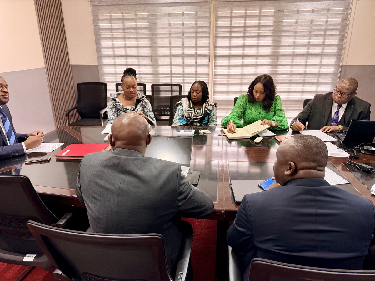 FPS_RDC's tweet photo. FPS|11.05.2026 |#RéunionHebdomadaire
Le FPS a tenu sa traditionnelle réunion autour de son comité des directions. 
FPS : Pour l’amélioration de la qualité de l’offre des soins et des services de santé en RDC. https://t.co/nPyxEm08Xi