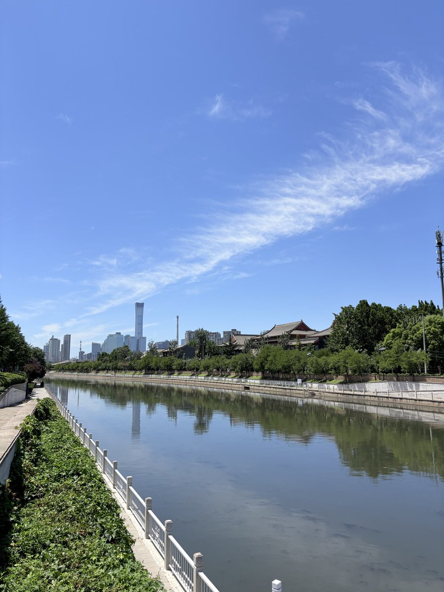 xz_mickey's tweet photo. I am wondering that:

Why do some people still regard quality in Beijing is terrible? 

In fact, most of the ones who claimed those have never even been to Beijing. https://t.co/B79nwpWutC
