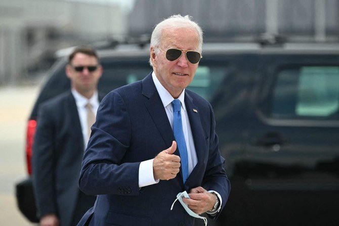 MiaForTrump's tweet photo. 🚨 Biden didn’t destroy the Rose Garden.
He rebuilt the economy, created over 15 million jobs, cut the deficit, lowered insulin costs, and passed historic climate &amp; infrastructure bills.

His conscience is clear and his record speaks for itself.

Do you agree? YES or NO ✋ https://t.co/73GnwJcIZS