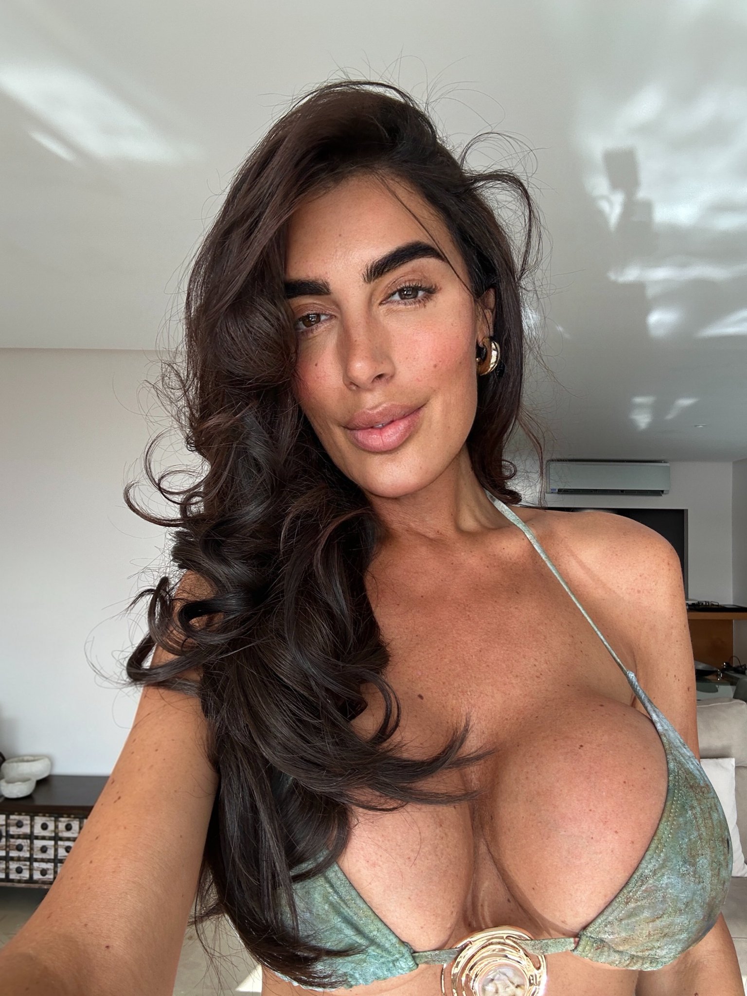 1 pic. Morning X 🫶🏽 Decided to take myself for a champagne breakfast 🥂 Happy Saturday, lots of love 🧡 https://t.co/uuOJKiGur6