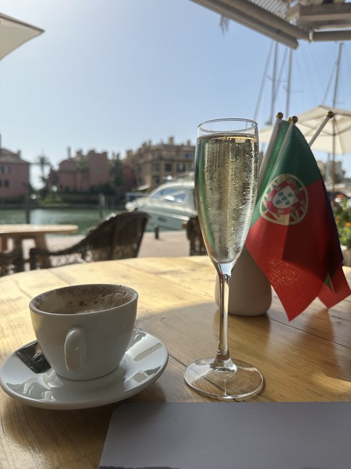 Avakoxxx18+Official - 2 pic. Morning X 🫶🏽 Decided to take myself for a champagne breakfast 🥂 Happy Saturday, lots of love 🧡 https://t.co/uuOJKiGur6