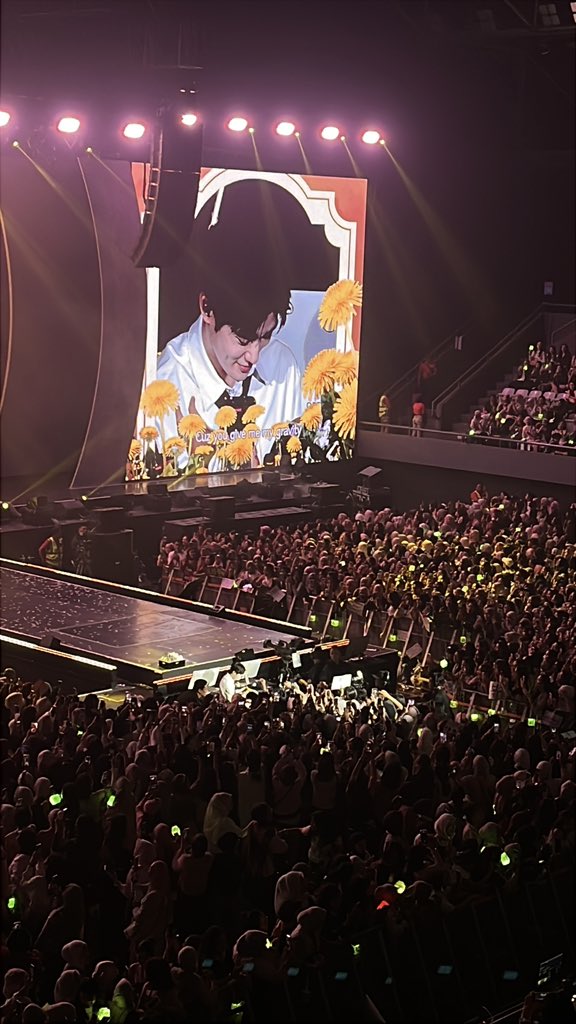wantuseven1712's tweet photo. DANDELION JAEHYUN BLUSUKAN😭

#JAEHYUN #재현 #JAEHYUN_MONO #JAEHYUN_MONOinJAKARTA #JAEHYUN_MONO_JAKARTA https://t.co/1OYOSkswQn
