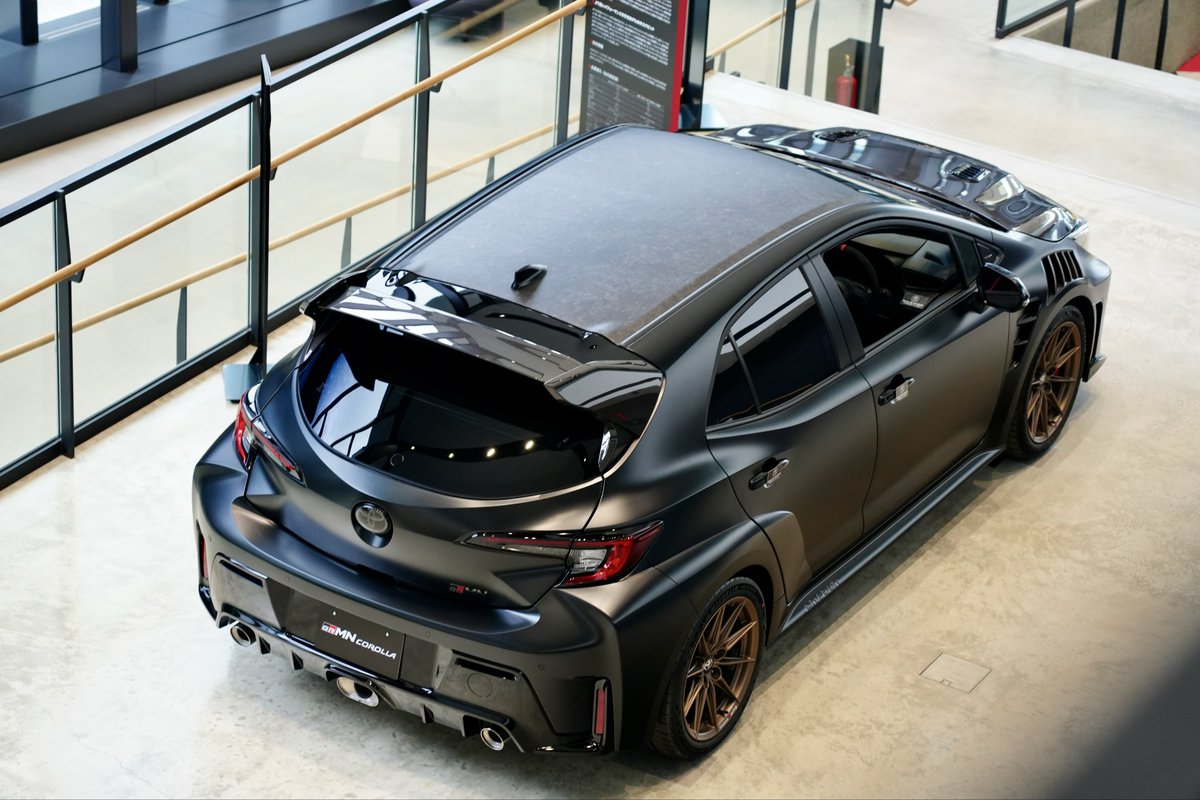 718gt4cs's tweet photo. GRカローラMORIZO RRを見にウェルカムセンターへ。ゴルフRが普通車に思える（それがいいんだけど）ほどEVOってる。
昔では考えられないようなモデルを出すトヨタは、改めて凄いなと。ちょっと羨ましいなー笑 https://t.co/O06wwiArRG
