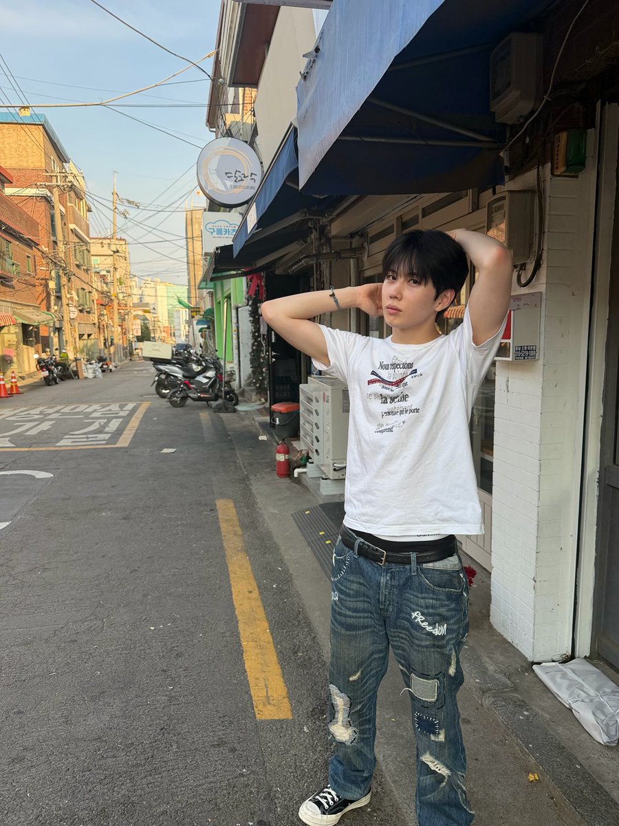 YOUNGSEOS2's tweet photo. https://t.co/foouciX7JN