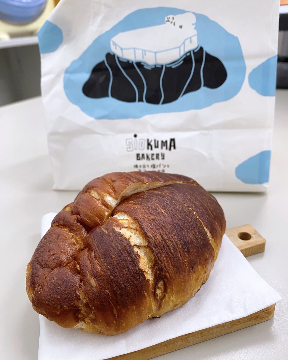 fujiz7's tweet photo. SiOKUMA BAKERY 伊勢崎店 @群馬県伊勢崎市
めんたいマヨ
練乳塩みるく
いせさきガーデンズの駐車場に設置されたコンテナショップの塩パンとスコーンのお店で初購入🥐
めんたいマヨは間違いナシ(  ｰ̀֊ｰ́)b、練乳塩みるくもアマジョッパーで美味しかったです(๑´ڡ`๑)♬
ごちそうさまでした(๑ｰㅅｰ๑) https://t.co/ocnBXDHrKD