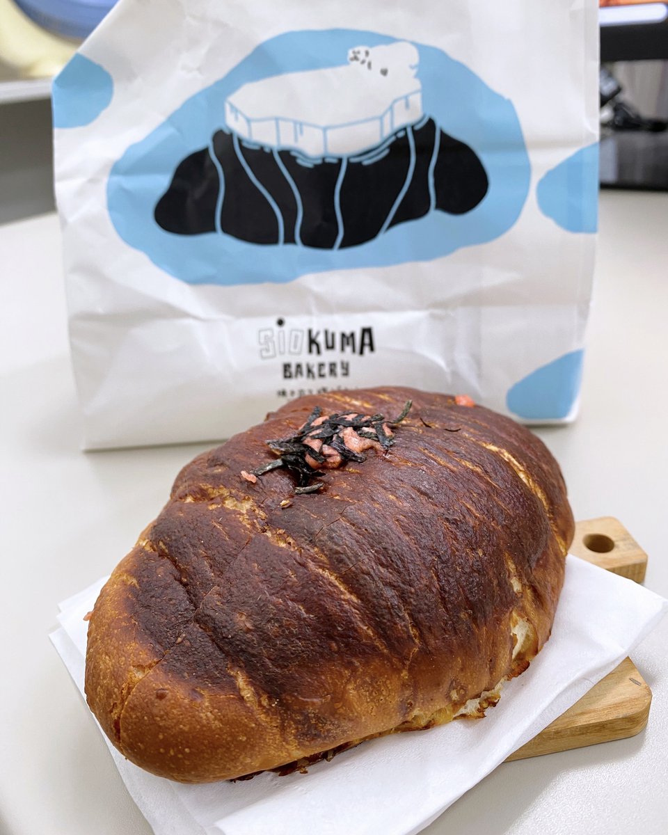 fujiz7's tweet photo. SiOKUMA BAKERY 伊勢崎店 @群馬県伊勢崎市
めんたいマヨ
練乳塩みるく
いせさきガーデンズの駐車場に設置されたコンテナショップの塩パンとスコーンのお店で初購入🥐
めんたいマヨは間違いナシ(  ｰ̀֊ｰ́)b、練乳塩みるくもアマジョッパーで美味しかったです(๑´ڡ`๑)♬
ごちそうさまでした(๑ｰㅅｰ๑) https://t.co/ocnBXDHrKD