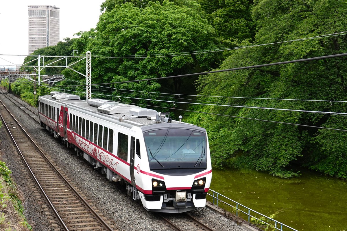 mosuokun's tweet photo. 2026/06/20
HB-E300系　AH1編成　団臨「さくらんぼひなび」左沢線
その１

9321D
①山形～北山形　1113頃
②寒河江～西寒河江　1150頃

回9322D
③左沢～柴橋　1209頃 https://t.co/PSc9ZNo1DN