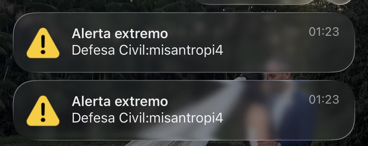 felzemburgh's tweet photo. Vou trocar meu alarme pra esse som do alerta da defesa civil. Como faz? https://t.co/VYjoWmDwuS