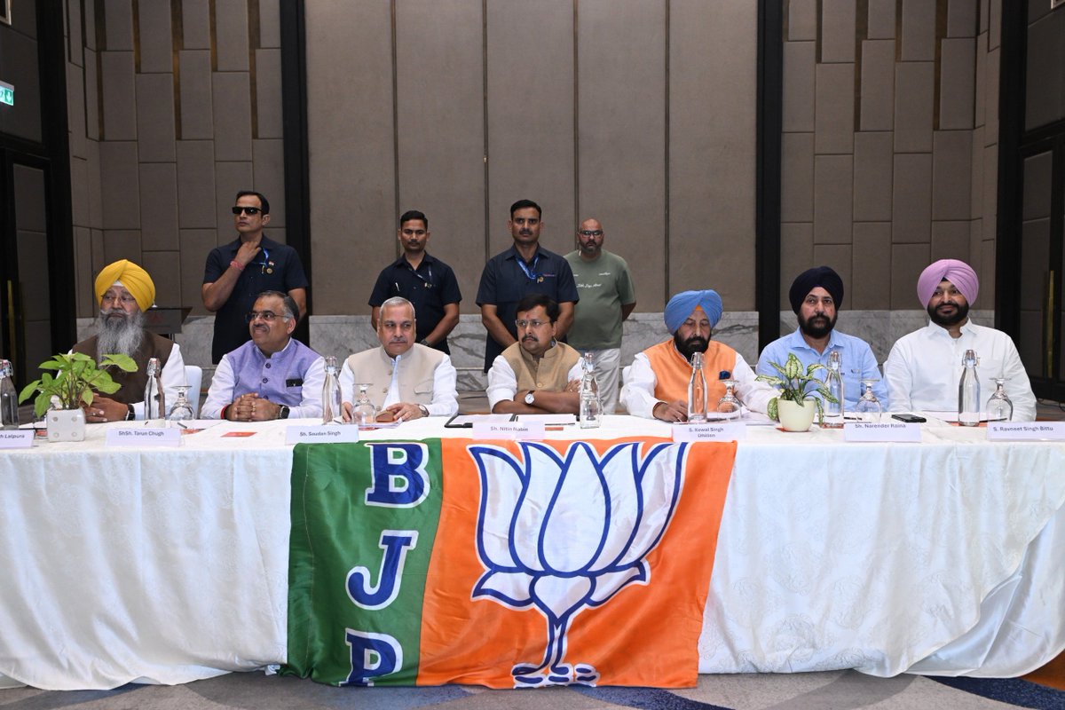 BJP4India's tweet photo. भाजपा राष्ट्रीय अध्यक्ष श्री @NitinNabin ने आज अमृतसर, पंजाब में पार्टी की प्रदेश कोर कमेटी की बैठक की अध्यक्षता की।

इस अवसर पर पंजाब भाजपा प्रदेश अध्यक्ष श्री @KewalDhillonPB एवं अन्य वरिष्ठ पार्टी पदाधिकारी उपस्थित रहे। https://t.co/zuAXAsKibd