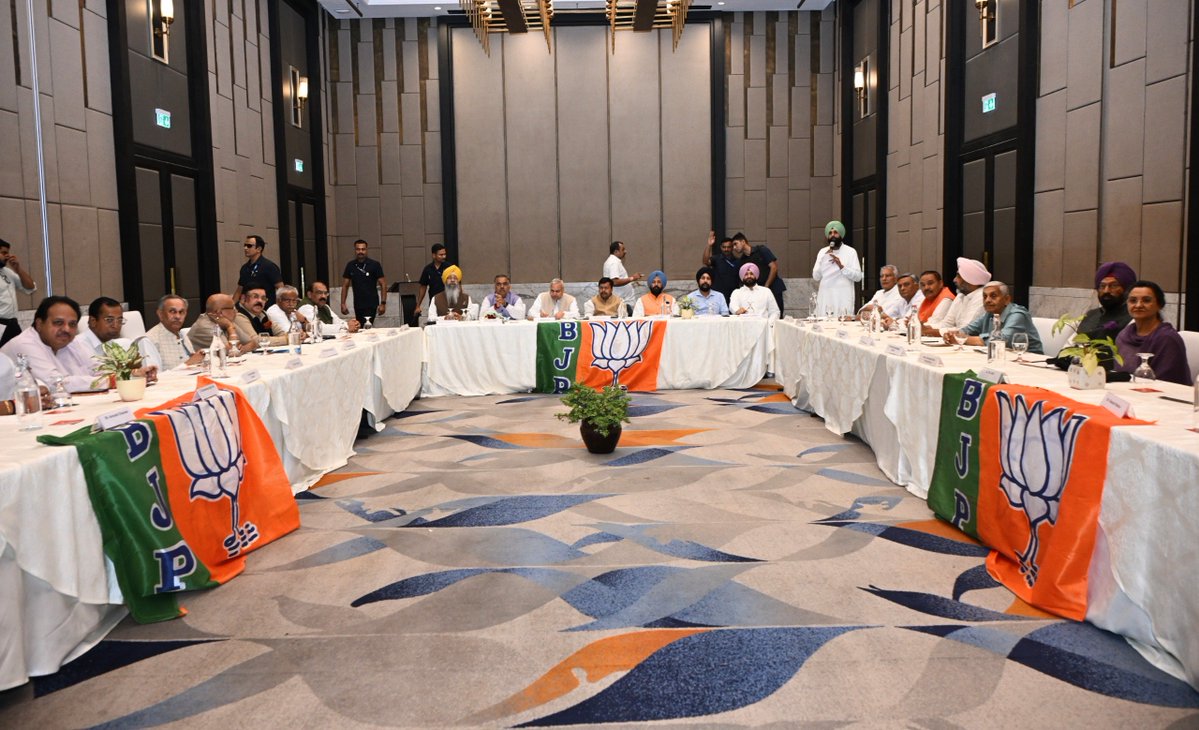 BJP4India's tweet photo. भाजपा राष्ट्रीय अध्यक्ष श्री @NitinNabin ने आज अमृतसर, पंजाब में पार्टी की प्रदेश कोर कमेटी की बैठक की अध्यक्षता की।

इस अवसर पर पंजाब भाजपा प्रदेश अध्यक्ष श्री @KewalDhillonPB एवं अन्य वरिष्ठ पार्टी पदाधिकारी उपस्थित रहे। https://t.co/zuAXAsKibd