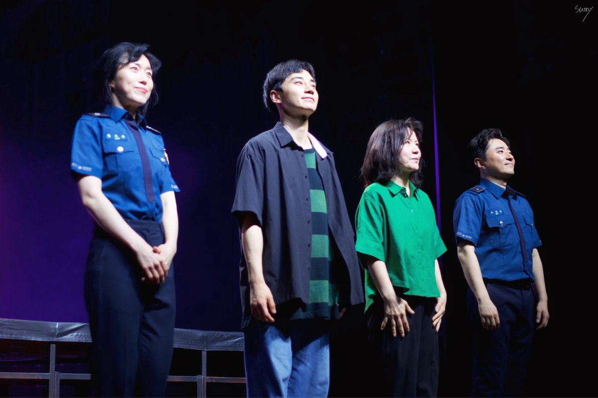 244_domoring's tweet photo. 20260620 
당신은 아들을 모른다 커튼콜

미옥 역 || 노윤정 배우
진우 역 || 김시유 배우
경감 역 || 성열석 배우
경사 역 || 황윤희 배우

#당신은아들을모른다 #김시유 https://t.co/tAAmpJWC7F