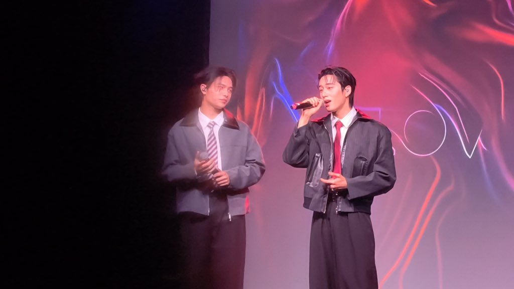 BB182700's tweet photo. มองทางอื่นบ้างไรบ้าง🤪

#WilliamEstFMinFrankfurtD2 https://t.co/FTKiDGmis4